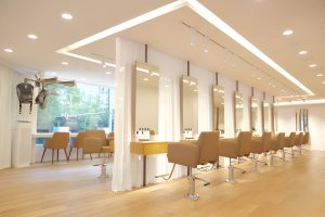 Легкое и прочное кресло с минималистичным дизайном