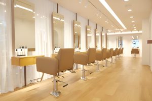 Кресло с низкой посадкой для комфортных процедур