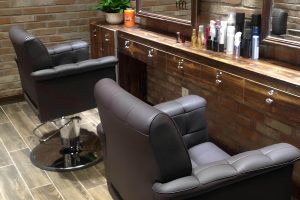 Кресло для салона с безопасными материалами и комфортной посадкой