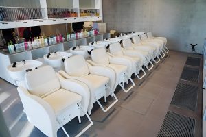 Парикмахерское кресло 257 в современном салоне красоты