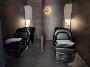 Рабочая зона с мойкой 270F и креслом в эргономичном салоне